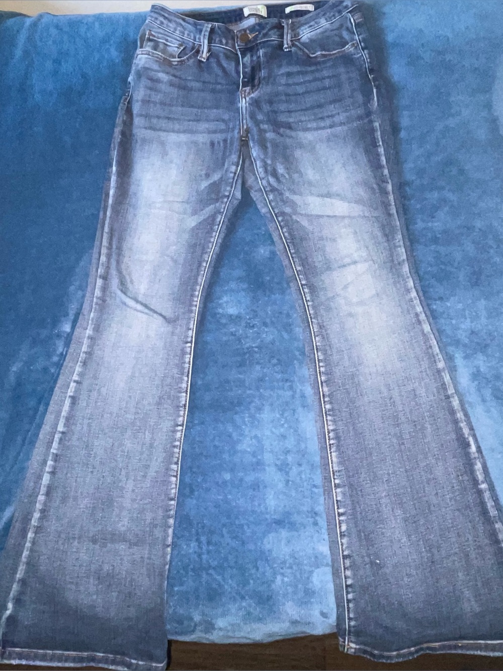 Flared Women's Jeans in Faded Blue Wash